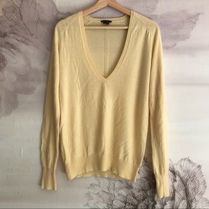Theory lightweight cashmere v neck sweater